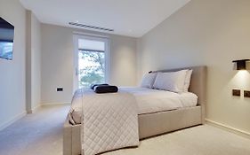 Luxury 3 Bed Flat With Large Terrace, Sea Views And Hot Tub