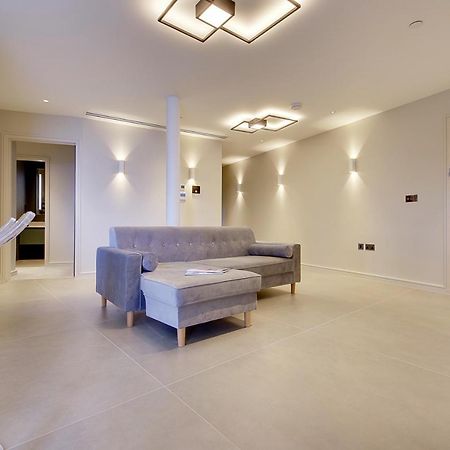 Luxury 3 Bed Flat With Large Terrace, Sea Views And Hot Tub Apartment Canford Cliffs Exterior photo