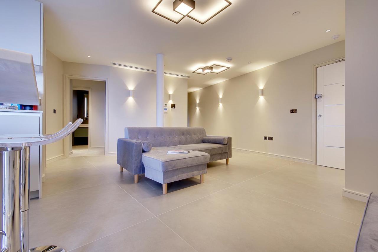 Luxury 3 Bed Flat With Large Terrace, Sea Views And Hot Tub Apartment Canford Cliffs Exterior photo