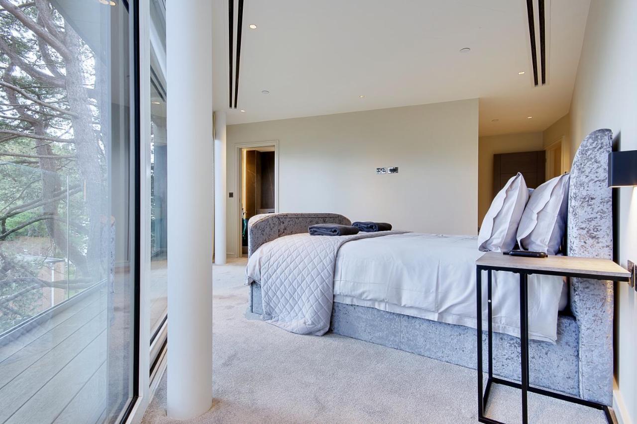 Luxury 3 Bed Flat With Large Terrace, Sea Views And Hot Tub Apartment Canford Cliffs Exterior photo