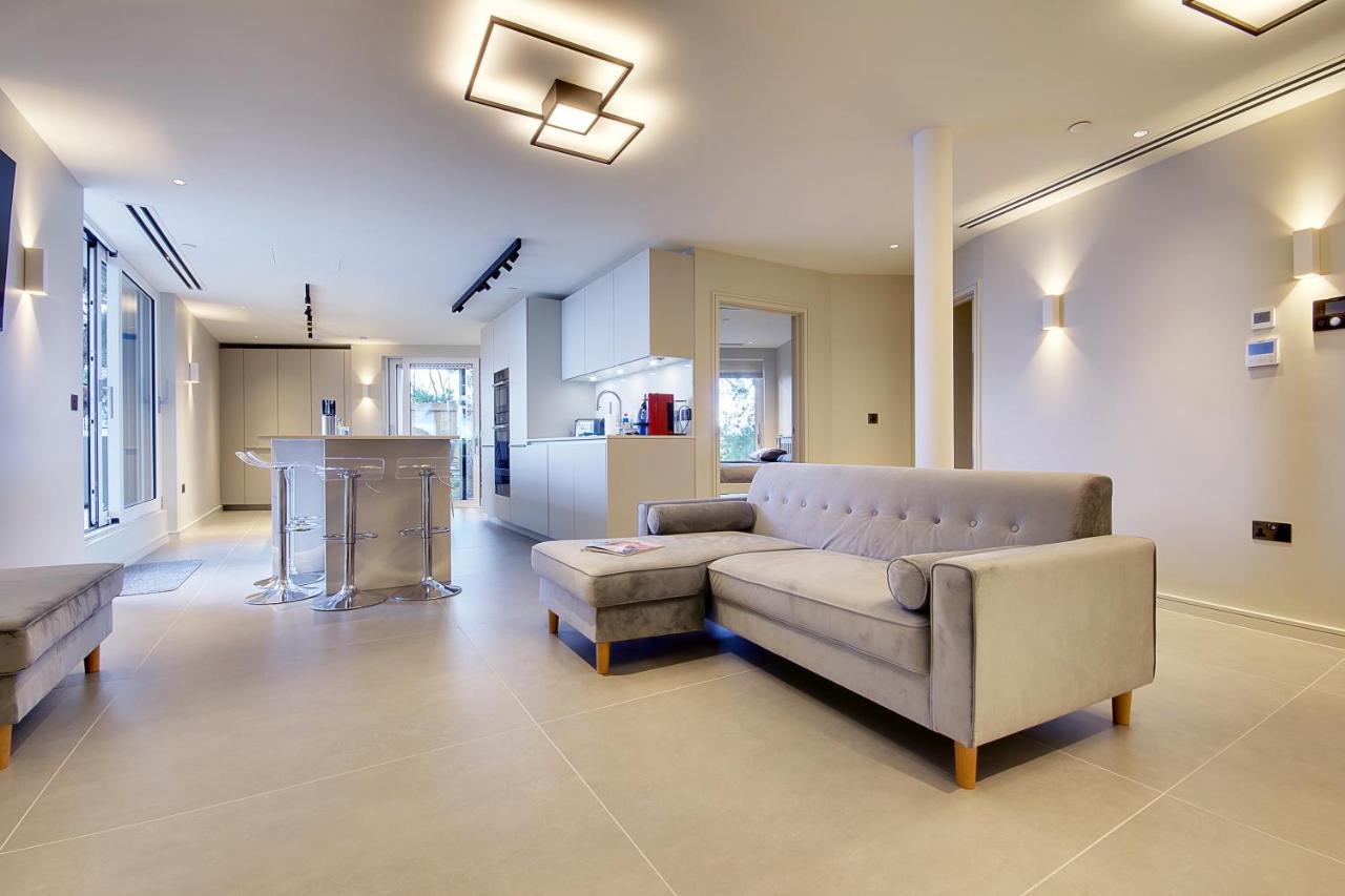 Luxury 3 Bed Flat With Large Terrace, Sea Views And Hot Tub Apartment Canford Cliffs Exterior photo