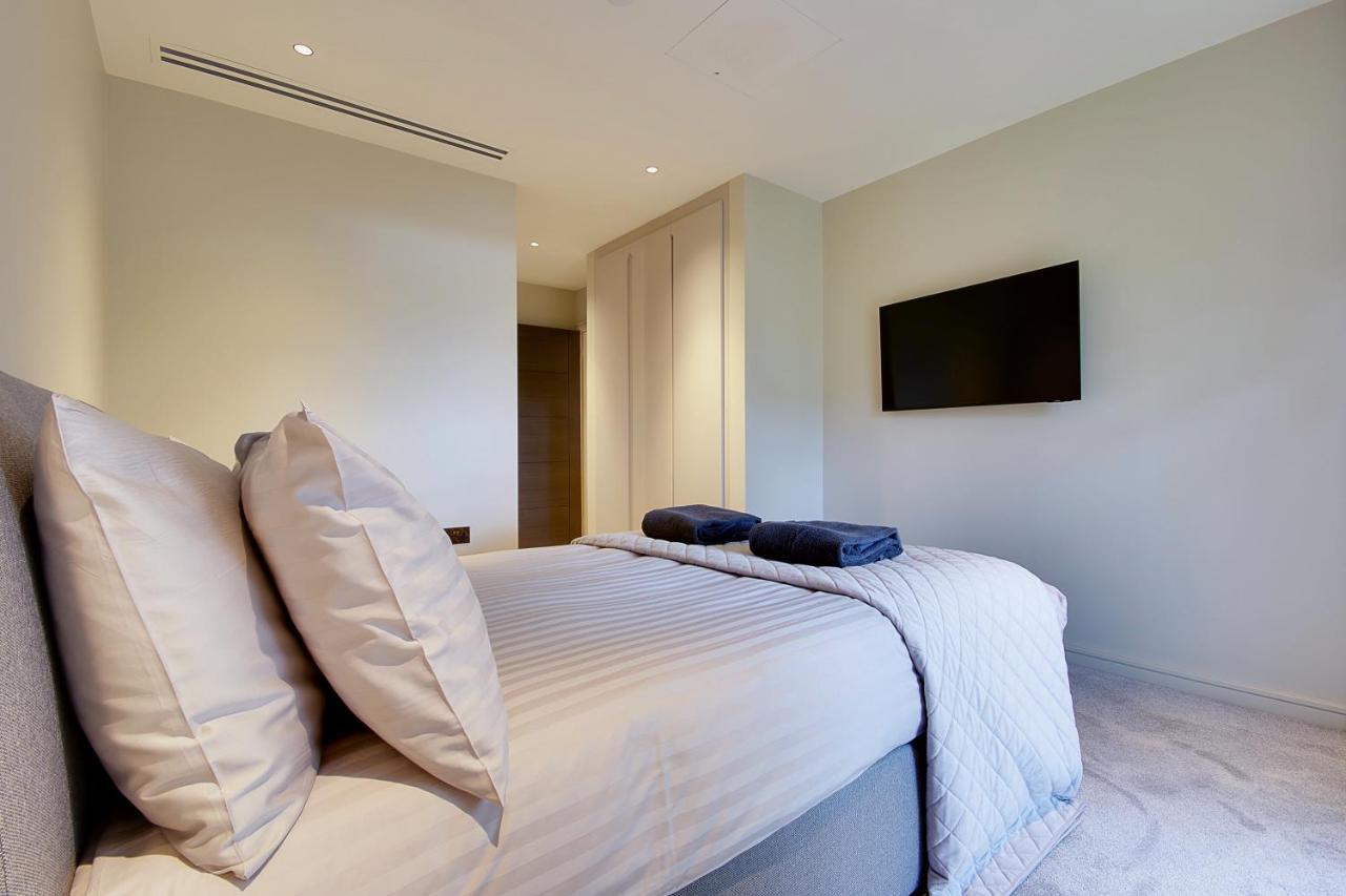 Luxury 3 Bed Flat With Large Terrace, Sea Views And Hot Tub Apartment Canford Cliffs Exterior photo