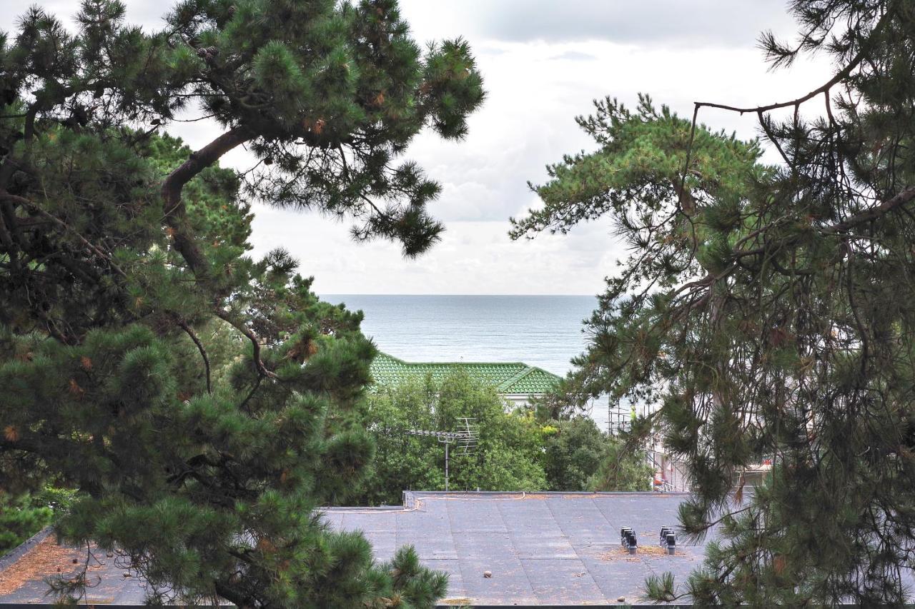 Luxury 3 Bed Flat With Large Terrace, Sea Views And Hot Tub Apartment Canford Cliffs Exterior photo
