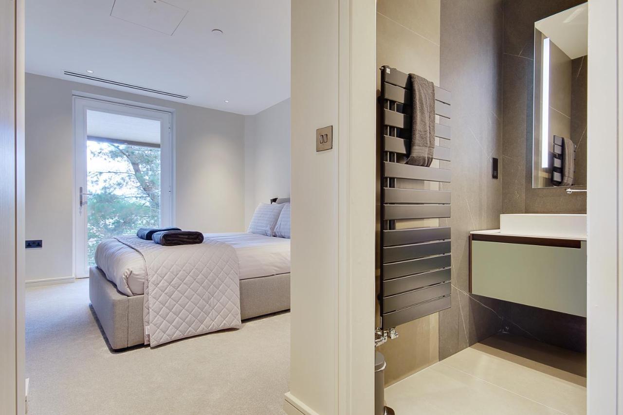 Luxury 3 Bed Flat With Large Terrace, Sea Views And Hot Tub Apartment Canford Cliffs Exterior photo