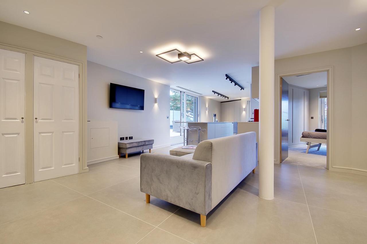 Luxury 3 Bed Flat With Large Terrace, Sea Views And Hot Tub Apartment Canford Cliffs Exterior photo