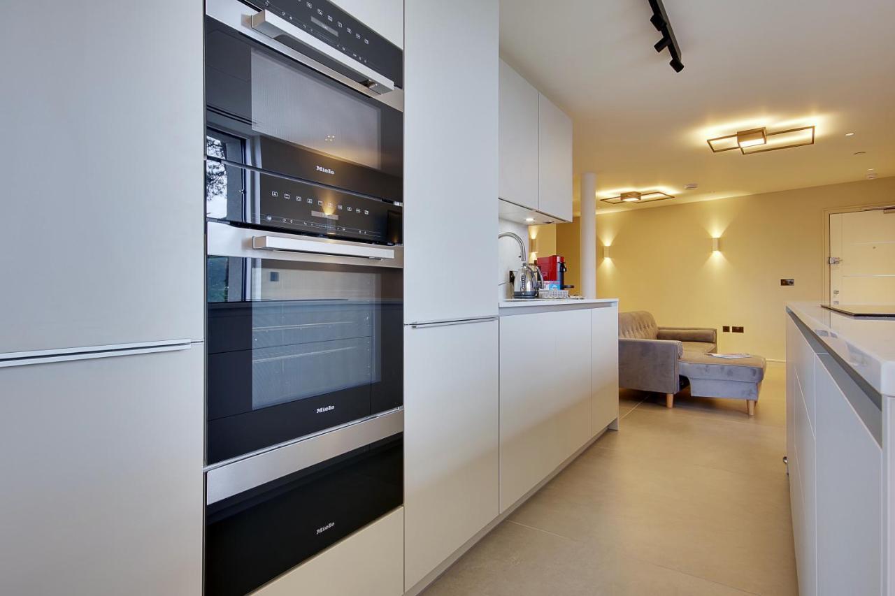 Luxury 3 Bed Flat With Large Terrace, Sea Views And Hot Tub Apartment Canford Cliffs Exterior photo