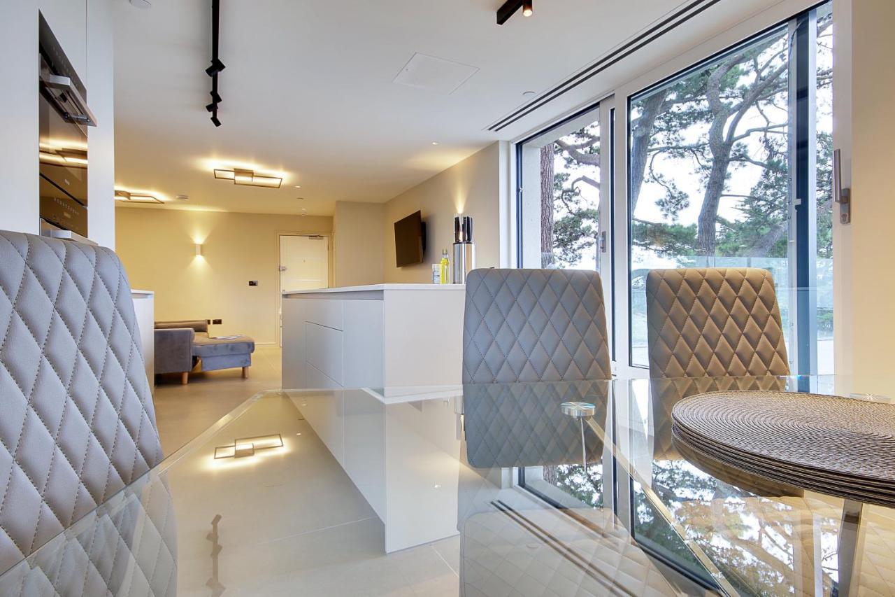 Luxury 3 Bed Flat With Large Terrace, Sea Views And Hot Tub Apartment Canford Cliffs Exterior photo