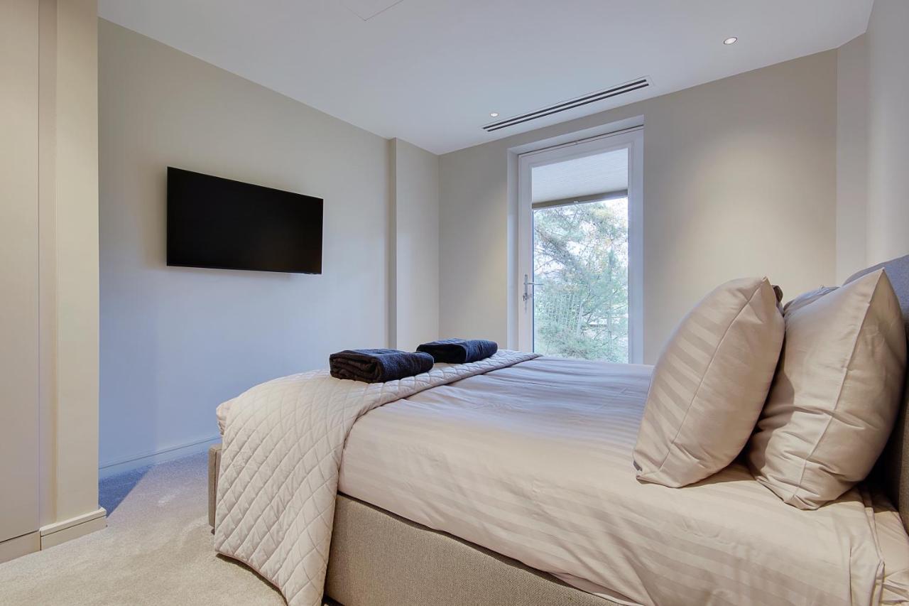 Luxury 3 Bed Flat With Large Terrace, Sea Views And Hot Tub Apartment Canford Cliffs Exterior photo