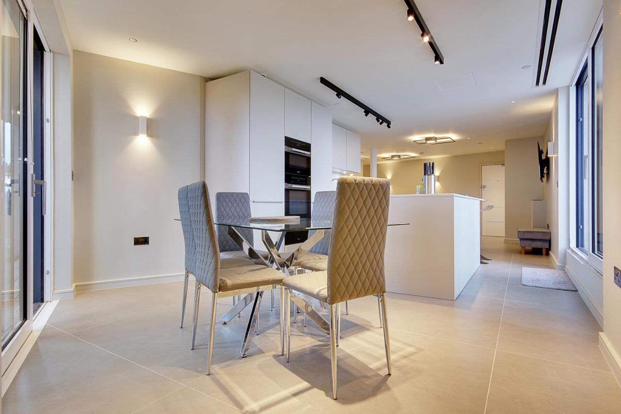 Luxury 3 Bed Flat With Large Terrace, Sea Views And Hot Tub Apartment Canford Cliffs Exterior photo
