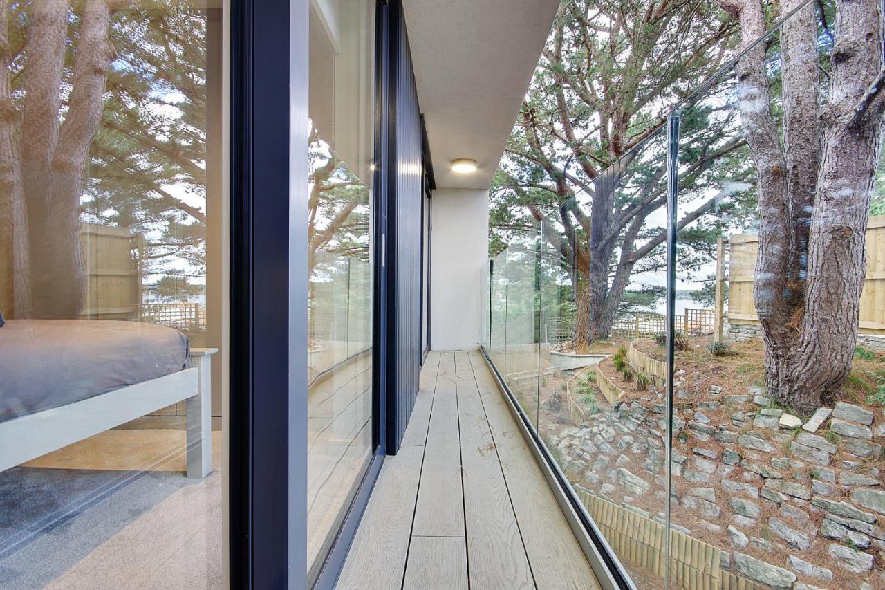 Luxury 3 Bed Flat With Large Terrace, Sea Views And Hot Tub Apartment Canford Cliffs Exterior photo