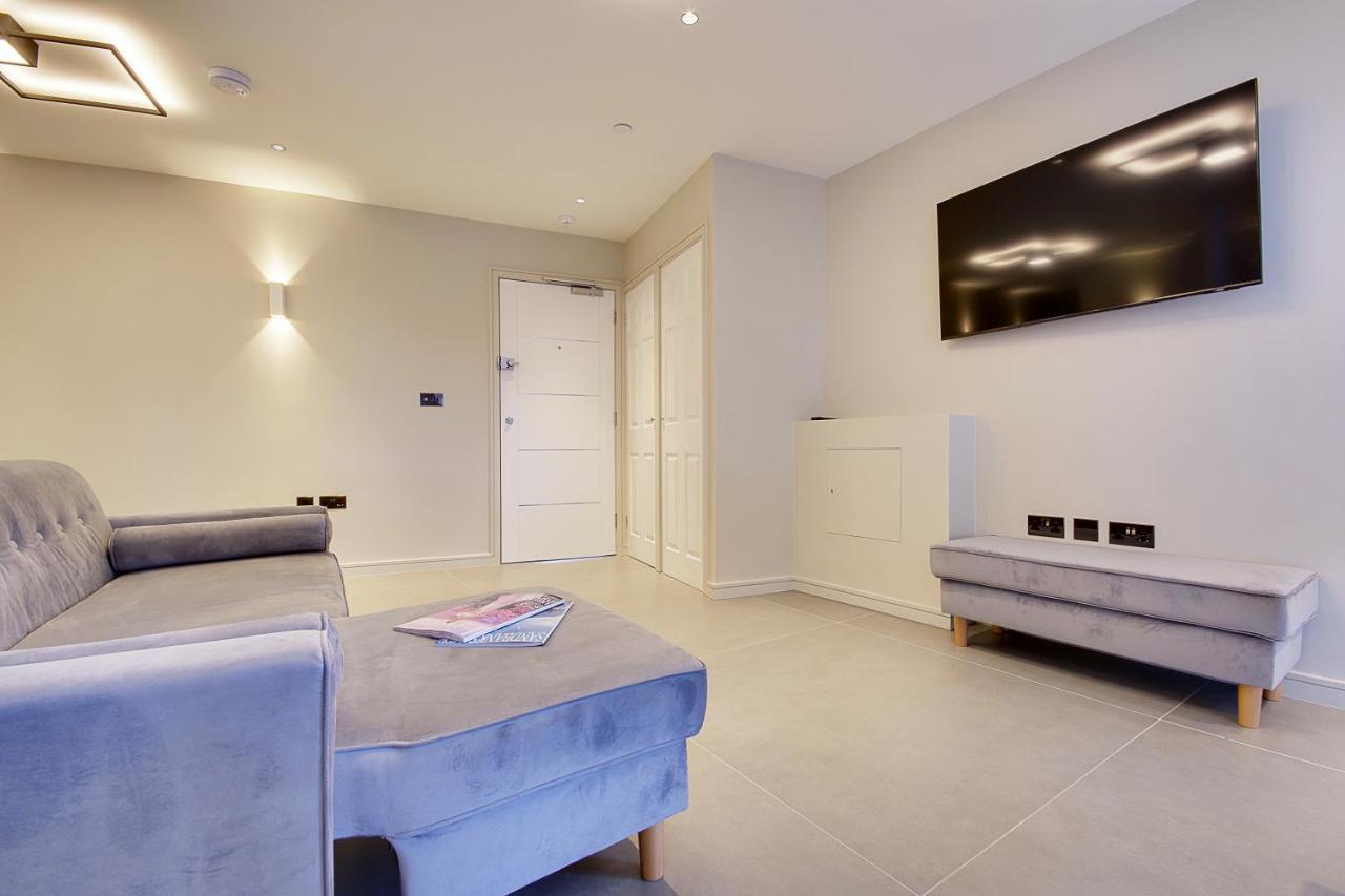 Luxury 3 Bed Flat With Large Terrace, Sea Views And Hot Tub Apartment Canford Cliffs Exterior photo