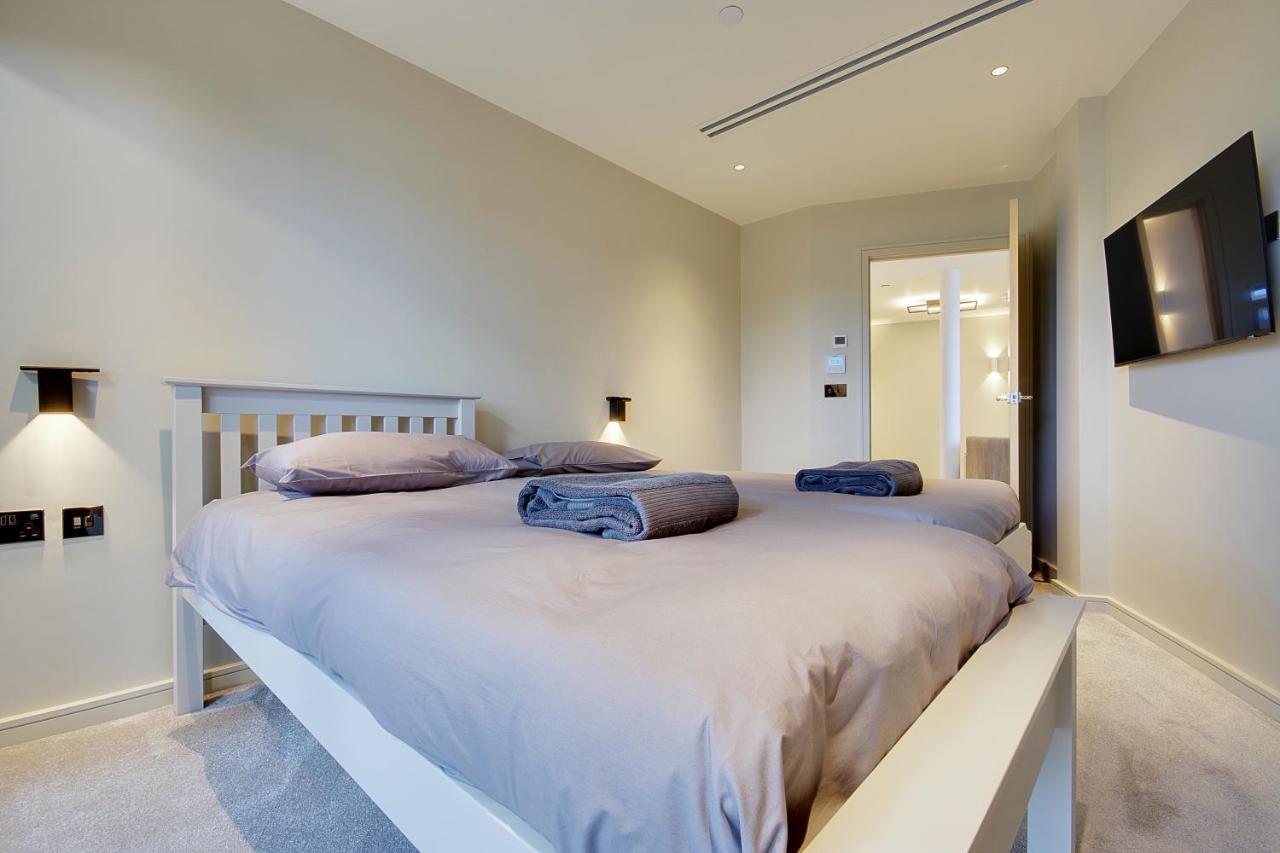 Luxury 3 Bed Flat With Large Terrace, Sea Views And Hot Tub Apartment Canford Cliffs Exterior photo