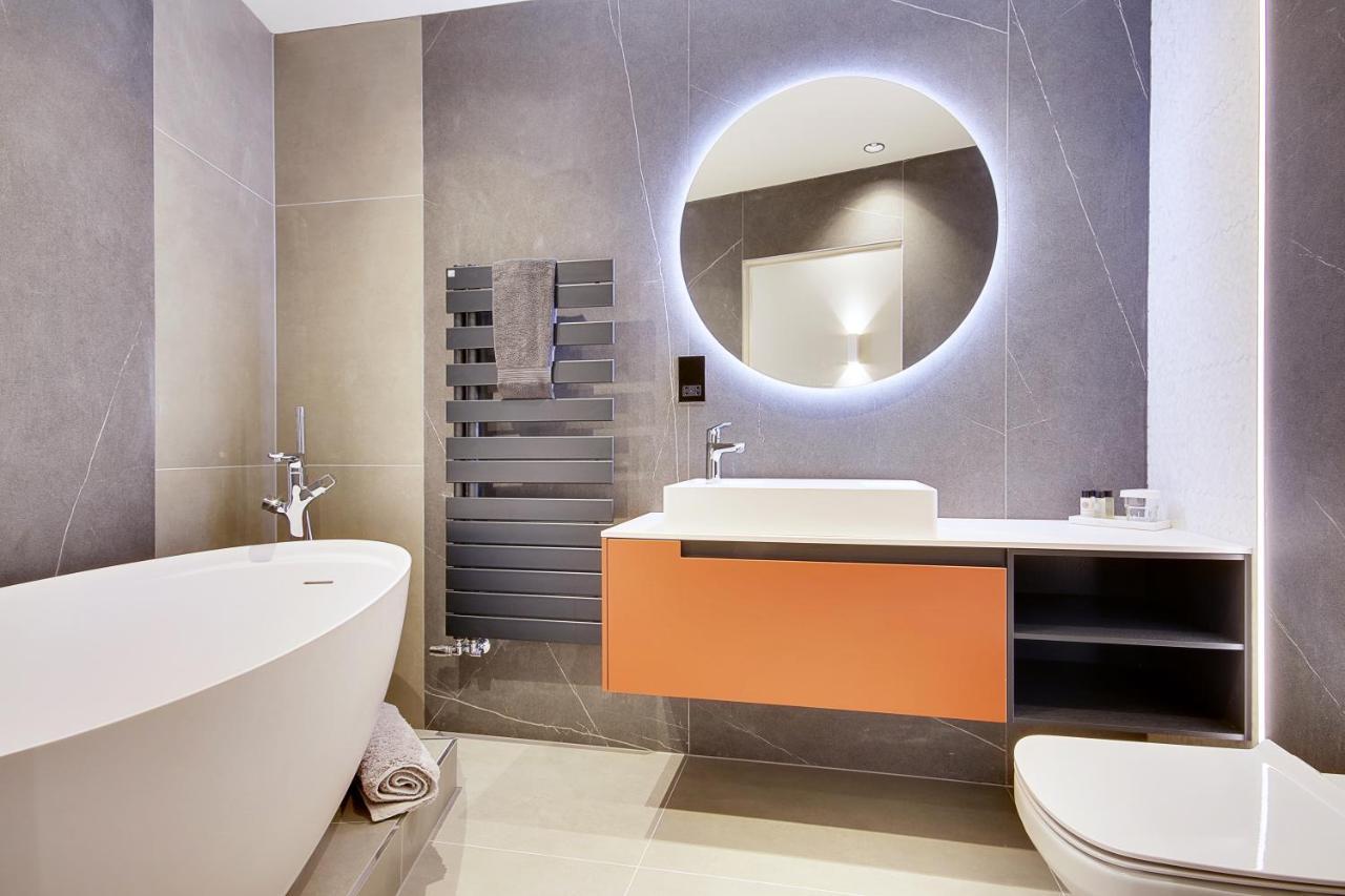 Luxury 3 Bed Flat With Large Terrace, Sea Views And Hot Tub Apartment Canford Cliffs Exterior photo
