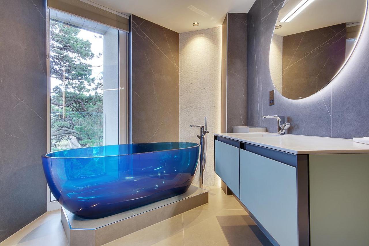Luxury 3 Bed Flat With Large Terrace, Sea Views And Hot Tub Apartment Canford Cliffs Exterior photo