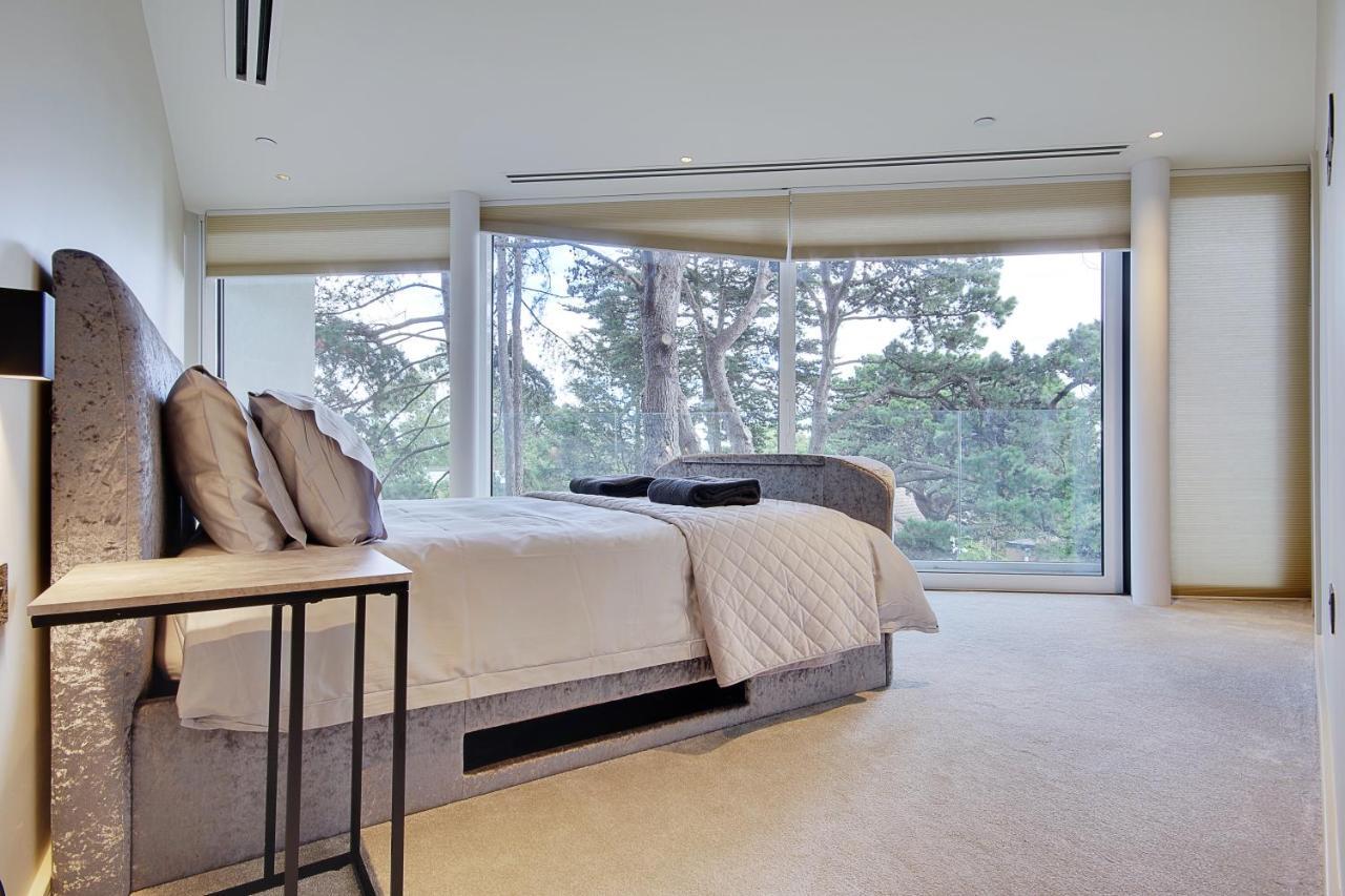 Luxury 3 Bed Flat With Large Terrace, Sea Views And Hot Tub Apartment Canford Cliffs Exterior photo